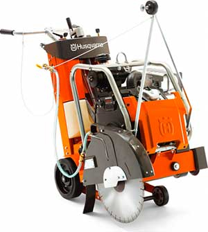 Резчик швов HUSQVARNA FS-524 в прокат в Томске. У нас лучшая цена за сутки! Возможность взять в аренду с выгодной скидкой до 40% при экспресс доставке 24/7. И помните, ночью стоимость еще дешевле на 30%! #арендапрокат #виброплита #выгодно